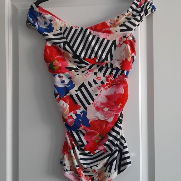 Ladies dress top - Picture 2 of 4